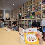 企業版ふるさと納税の寄付金を本の購入費用などに充て３月にオープンした「こども本の森　神戸」＝神戸市中央区加納町６
