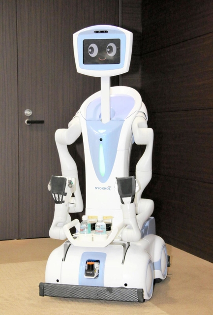 川崎重工業が開発したロボット「ニョッキー」。首が伸びるのが名前の由来だ＝明石市川崎町