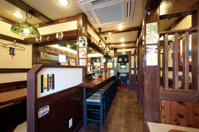 大衆居酒屋の雰囲気漂う既存店の内装（ダイキチシステム提供）