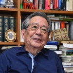 中内功氏との親交を懐かしむ田村正紀・神戸大学名誉教授＝宝塚市栄町２（撮影・三津山朋彦）