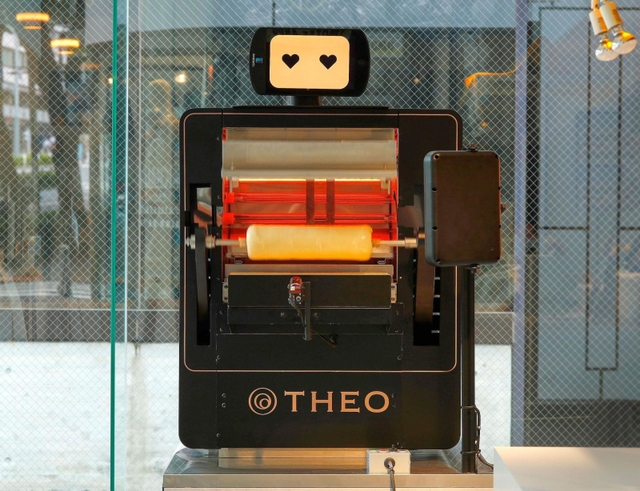 ユーハイムが開発したＡＩオーブンＴＨＥＯ（テオ、神戸ポートピアホテル提供）