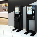 グローリーが発売する飲食店向けセルフ式注文・決済機の店舗設置イメージ（同社提供）