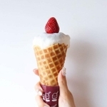 「アイスビストロヒライ」（香川県）の「いちご大福」（大丸神戸店提供）