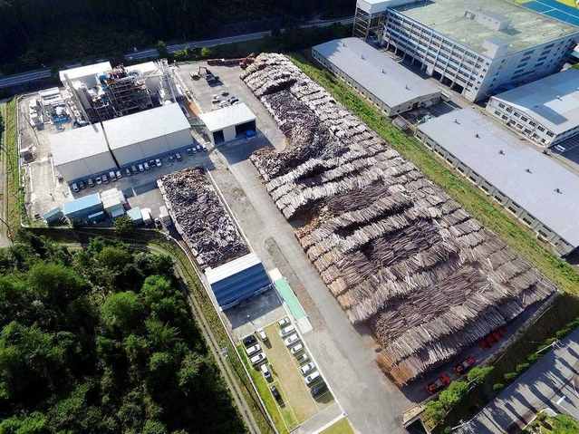 ドローンで撮影した朝来バイオマス発電所＝２０１６年、朝来市生野町真弓（同市提供）