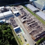 ドローンで撮影した朝来バイオマス発電所＝２０１６年、朝来市生野町真弓（同市提供）