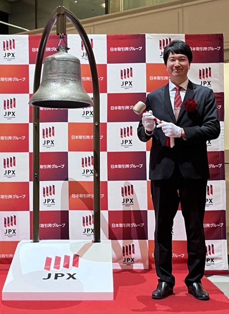 東証グロース市場に上場したｍｏｎｏＡＩ　ｔｅｃｈｎｏｌｏｇｙの本城嘉太郎社長（同社提供）