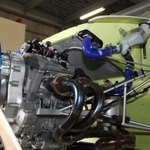 「ＸＵーＬ」に搭載されたヤマハ発動機のスノーモービル用エンジン＝静岡市清水区、富士川滑空場