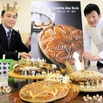 催しをＰＲする兵庫県洋菓子協会の栗原栄徳副会長（右）ら＝神戸市中央区港島中町６