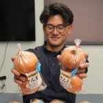 機能性表示食品のタマネギ「ケル玉」をアピールする広瀬青果の担当者＝南あわじ市八木養宜上