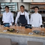レシピを考案した（左から）酒井研野さん、中東篤志さん、崎楓真さん＝神戸市中央区新港町