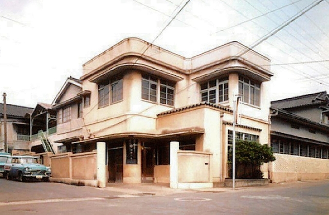 伊藤傳三記念館の土地にあった伊藤ハムの旧社屋（伊藤ハム提供）