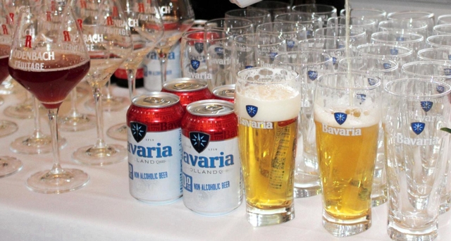 沢の鶴が扱うオランダのノンアルコールビール「ババリア０・０％」＝東京都港区