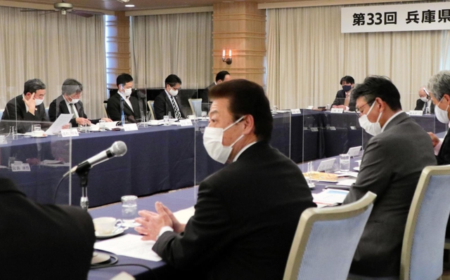 兵庫県経営者協会と連合兵庫とが意見を交わした懇談会＝神戸市中央区波止場町