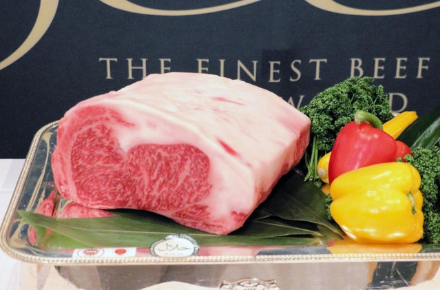 サウジアラビア向けに三田食肉センターで処理された神戸ビーフ＝神戸市中央区港島中町６、ポートピアホテル