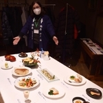 各店が趣向を凝らした酒かすを使ったメニュー＝神戸市東灘区御影塚町１、神戸酒心館