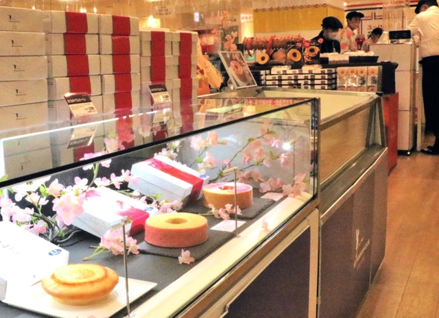 全国各地のショップが出店する会場＝神戸市中央区小野柄通８、神戸阪急
