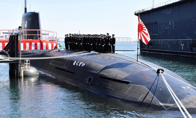 防衛省に引き渡された潜水艦「はくげい」＝神戸市中央区東川崎町２