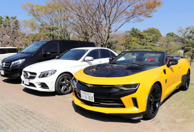パソナグループがレンタカー事業で貸し出す外車＝淡路市岩屋