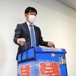 ドライアイスを使わずに超低温で診断薬を運ぶ専用容器＝神戸市西区高塚台４、シスメックスのテクノパーク