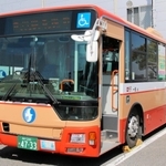 神姫バスが４月からスポーツ自転車積載サービスを始める路線バスの車両＝神戸市中央区港島南町４