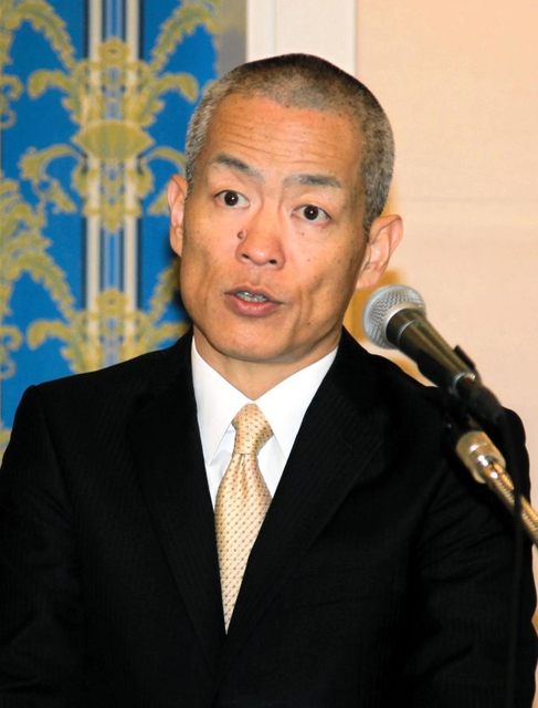 臨時株主総会後、取材に応じる日本製麻新社長の宮森宏和氏＝神戸市中央区港島中町６