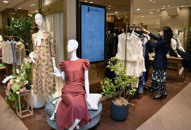 「全部かわいい」をテーマにした自主編集のファッション売り場＝神戸市中央区小野柄通８、神戸阪急