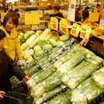 ２００４年、開店３年目の食の棚フーケット店内の様子。吉岡治さんは「最初の５～６年は無我夢中で、まだまだ手探りだった」と振り返る