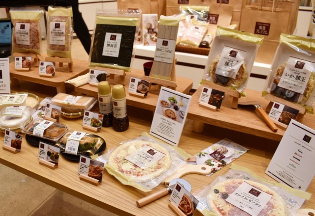 １日発売されたプライベートブランド「阪急プレミアム」の商品＝大阪市北区、阪急百貨店梅田本店