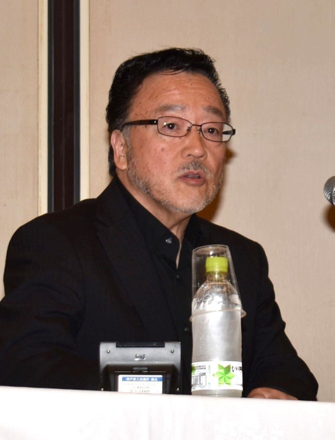 業務スーパー成長の道のりを語る神戸物産創業者の沼田昭二氏＝神戸市中央区港島中町６