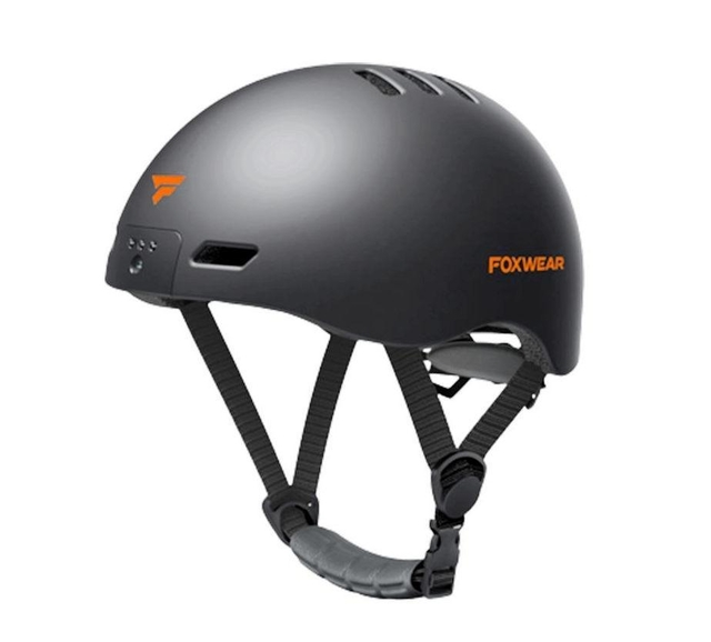 ユアーショップが販売するドライブレコーダー内蔵の自転車用ヘルメット（同社提供）