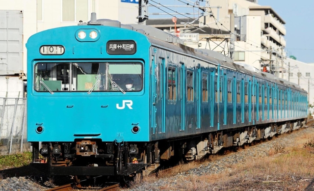 ＪＲ西日本の撮影会で見ることができる１０３系電車。３月まで和田岬線を走っていた（同社提供）