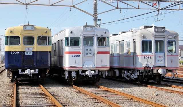 山陽電気鉄道の見学ツアーで撮影できる車両。右端の車両は１９６２年に製造された日本初のアルミカー（同社提供）