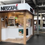 １号店の阪急塚口駅の店舗。同店は７月３１日の閉店を予定している＝尼崎市塚口本町１