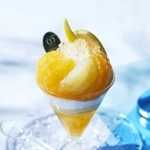 新宿高野（東京）の「なるとオレンジとグレープフルーツのパフェ」（神戸阪急提供）