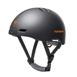 ユアーショップが販売するドライブレコーダー内蔵の自転車用ヘルメット（同社提供）