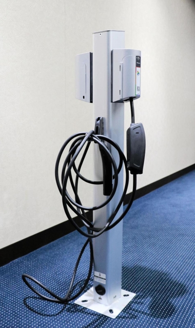 大阪空港に導入されるＥＶ用コンセントの同型機＝大阪府豊中市蛍池西町３、大阪空港