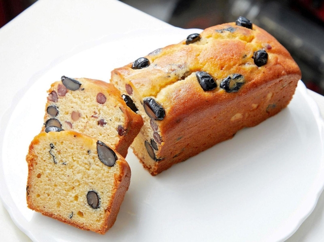 「酒粕パウンド丹波黒豆」（兵庫県提供）