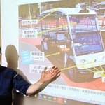 「レベル４」の自動運転車両を使った移動サービスで、三菱電機が果たした役割について語る田中英之さん＝姫路市千代田町