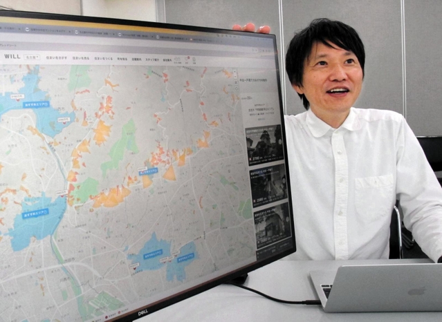 「自分に合いそうな街」を提案してくれる「ＡＩウィルくん」の地図画像と、開発担当の室さん＝宝塚市逆瀬川１、ウィル