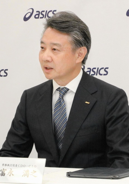 アシックスの次期社長に決まった富永満之常務執行役員＝１５日午後、神戸市中央区港島中町７、アシックス本社