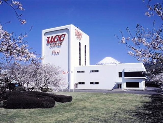 水素熱源の大型焙煎機を導入するＵＣＣ上島珈琲の富士工場（ＵＣＣホールディングス提供）
