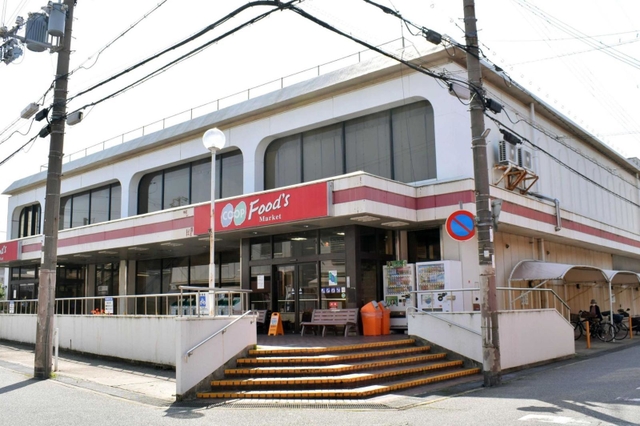 来年３月７日の閉店が決まった「コープ東加古川」＝２０２３年５月、加古川市平岡町西谷