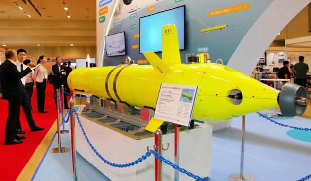 「テクノオーシャン」でＩＨＩが展示した研究用の自律型無人潜水機（ＡＵＶ）＝神戸市中央区港島中町６