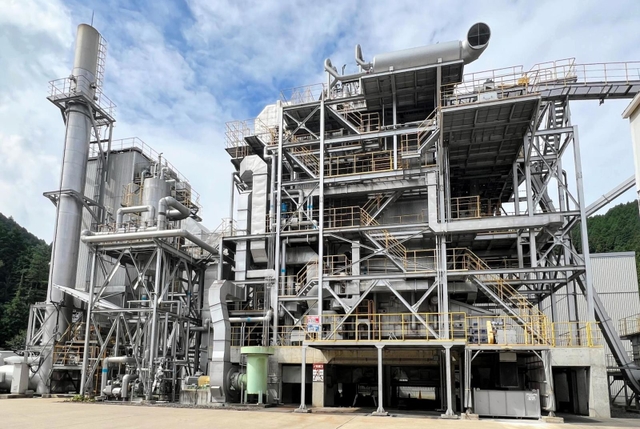 ２０２４年７月ごろの再稼働が予定されている朝来バイオマス発電所＝朝来市生野町真弓（大東建託提供）