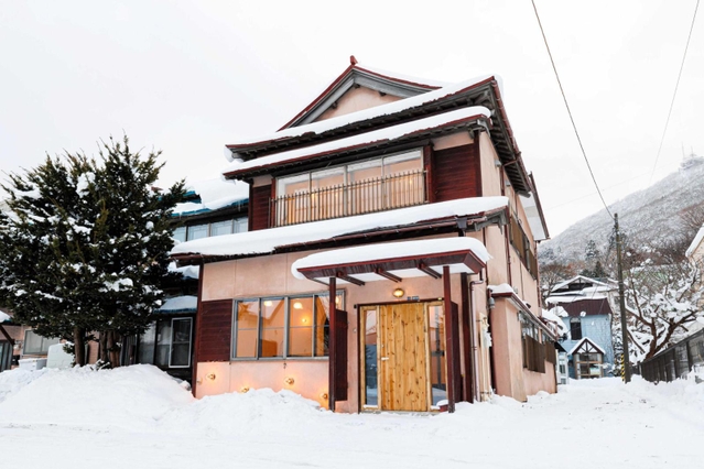 北海道函館市の古民家を改修したワーケーション施設（塔筋幸造さん提供）