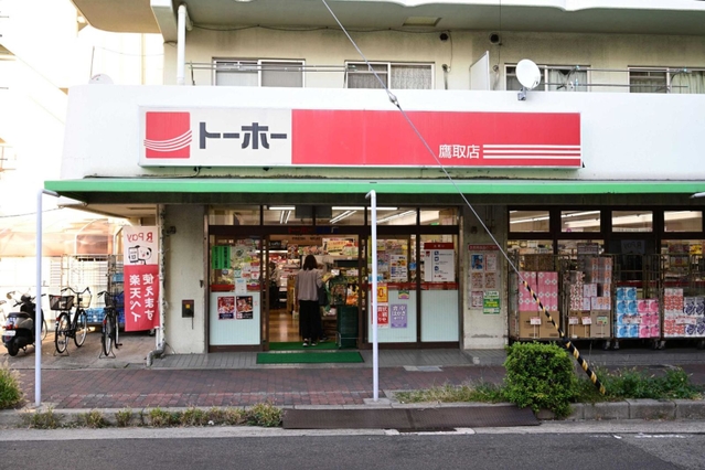 ９月に閉店した「トーホーストア鷹取店」＝神戸市長田区長楽町４
