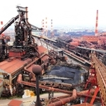 二酸化炭素削減の実証実験に取り組んだ神戸製鋼所加古川製鉄所の高炉（同社提供）