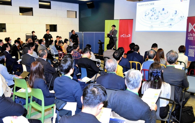 「起業プラザひょうご」「フープス・リンク・コウベ」の開設３年を記念して開かれたイベント＝神戸市中央区浪花町