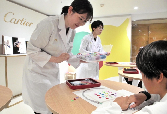 ジュエリーデザイナーが体験できるカルティエのパビリオン＝西宮市甲子園八番町、キッザニア甲子園