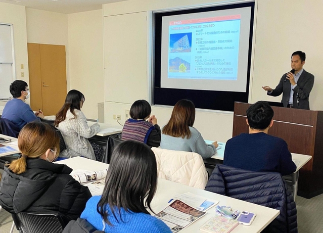 神戸医療産業都市の進出企業と甲南大生による交流会＝神戸市中央区港島南町７、ニチイ神戸ポートアイランドセンター